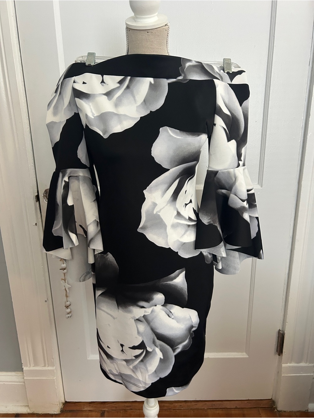 VENUS Black & White Floral Bell-Sleeve Sheath Dress. Never worn.